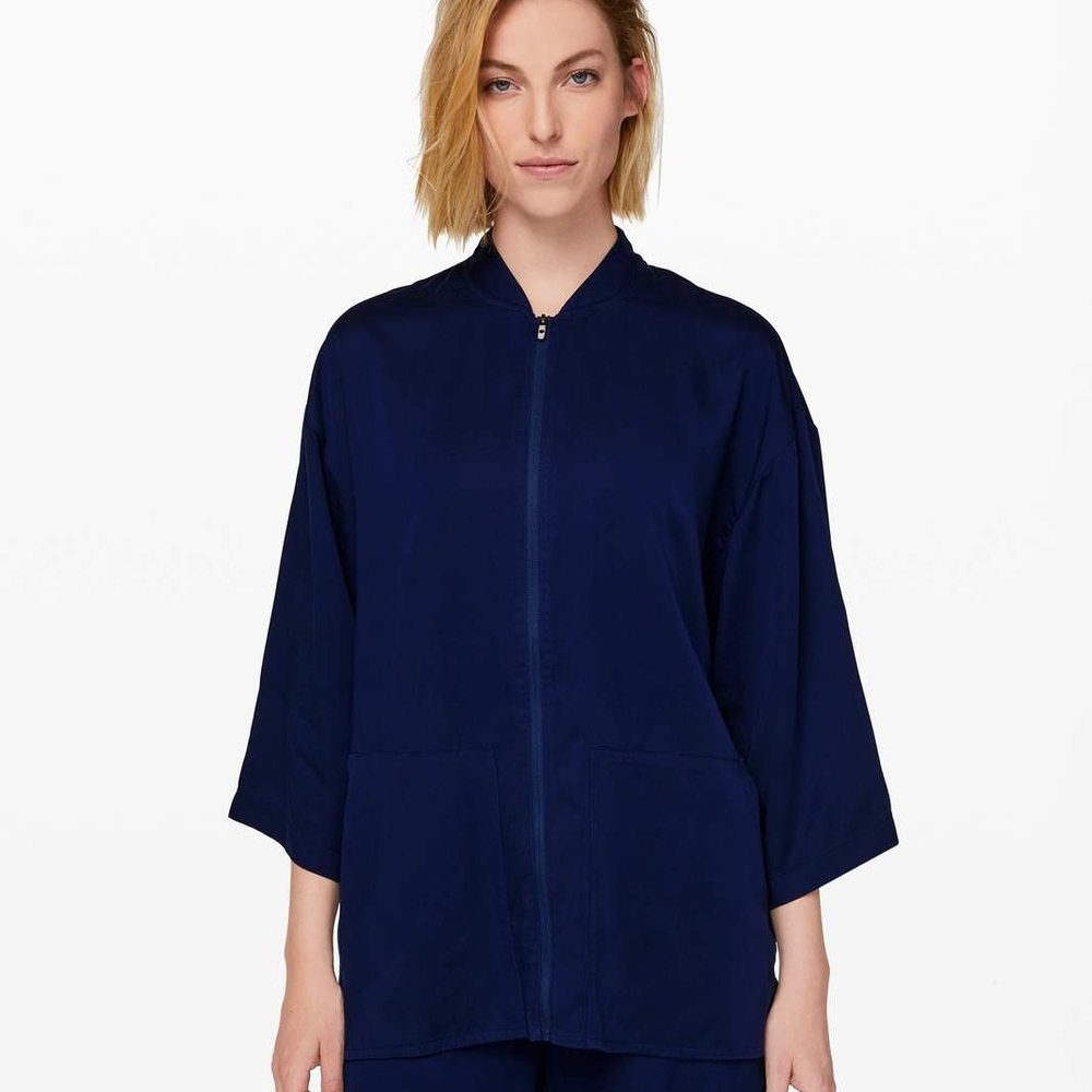 Lululemon Sendal Jacket *lululemon lab

Velvety Blue